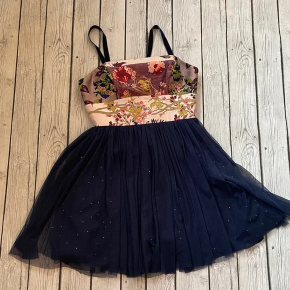 ANTHROPOLOGIE MOULINETTE SOEURS dress SIZE 2
Like new!! - Picture 2 of 10